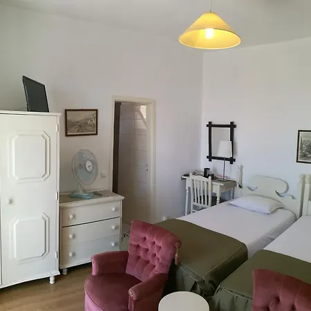 Pensao Residencial Teresinha بيت ضيافة 2*