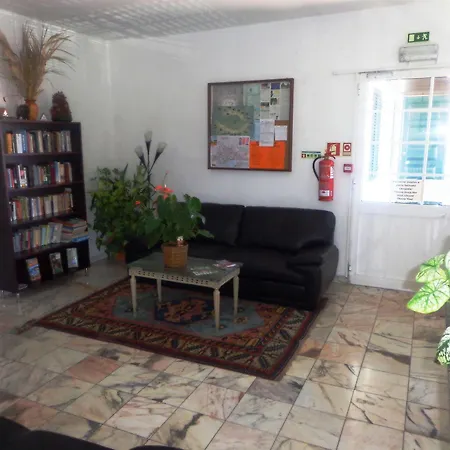 بيت ضيافة Pensao Residencial Teresinha 2*