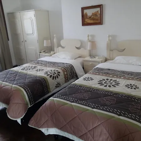 Pensao Residencial Teresinha بيت ضيافة 2*