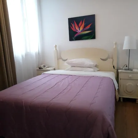 게스트하우스 Pensao Residencial Teresinha 3*