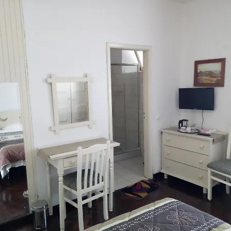 Pensao Residencial Teresinha 게스트하우스 3*