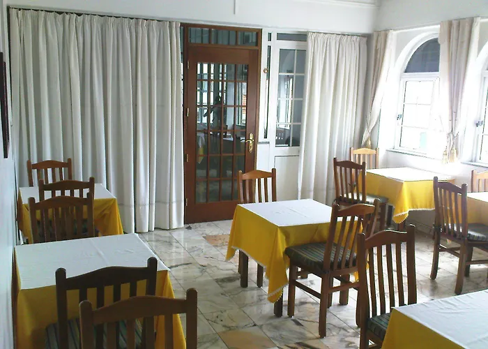 Pensao Residencial Teresinha בית הארחה פונשל