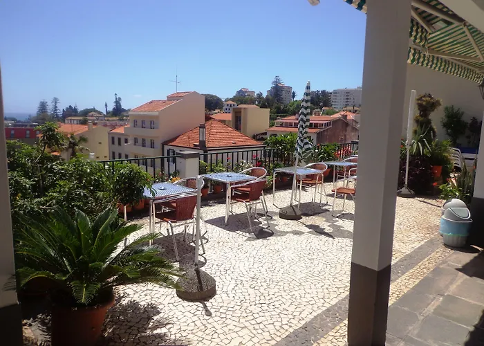 Pensao Residencial Teresinha 게스트하우스 푼샬